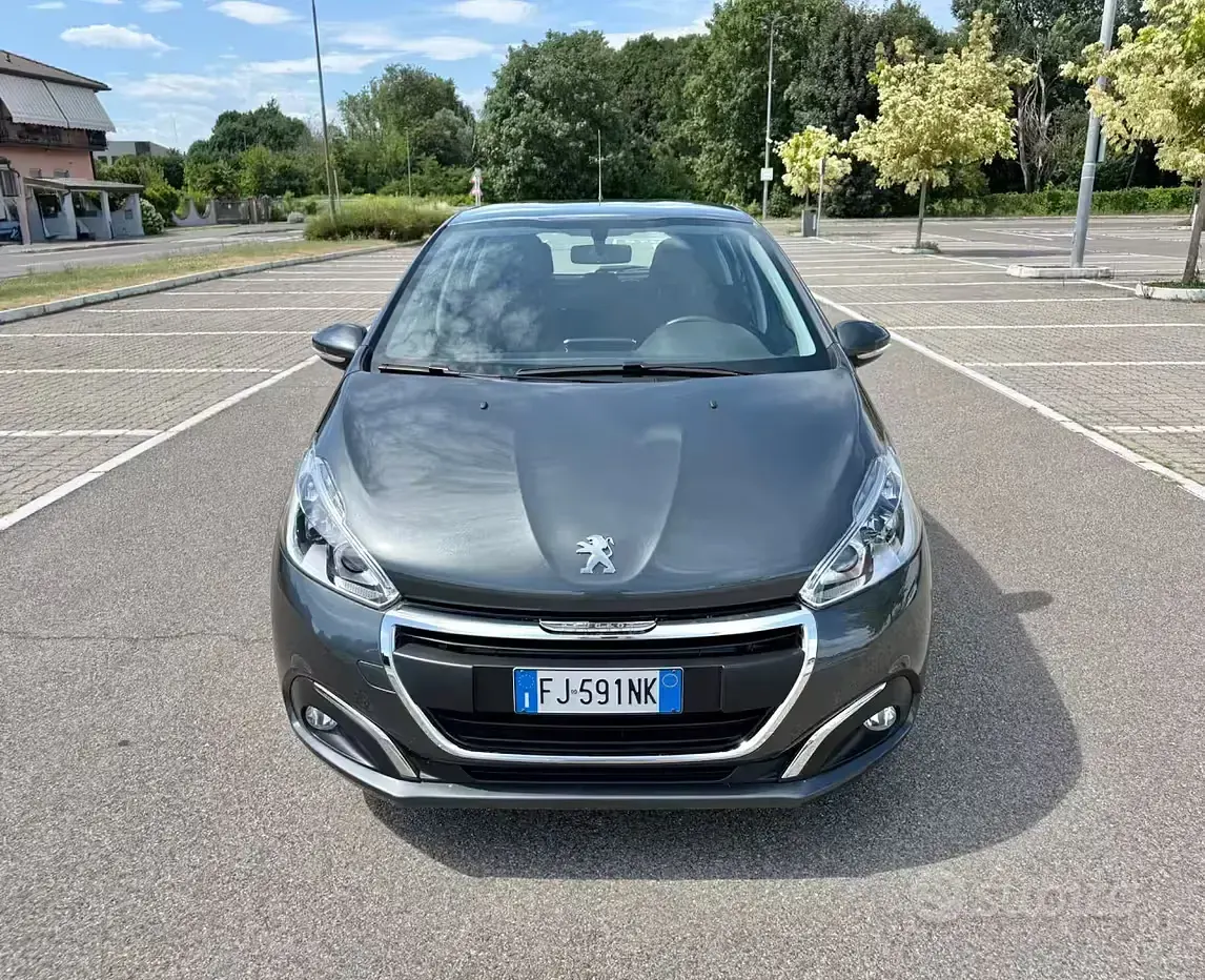 Usata Peugeot 208 82 CV (60 kW) 2017 Grigio Utilitaria