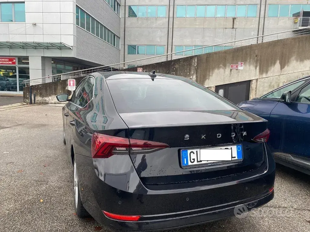 Käytetty Skoda Octavia Style 150 HP (110 kW) 2023 Musta Sedan