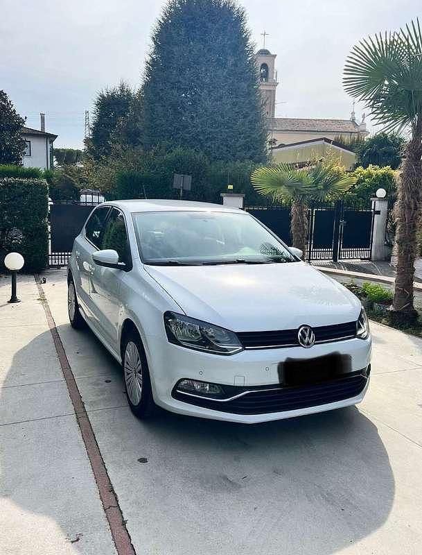 Usata 2016 VW Polo Comfortline Tre volumi | 9000 € (Buon prezzo) - Immagine 1/4