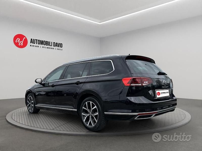 Begagnad VW Passat Executive 150 HK (110 kW) 2023 Svart Kombi