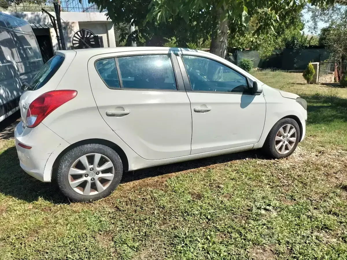 Usata Hyundai i20 90 CV (66 kW) 2012 Bianco Utilitaria