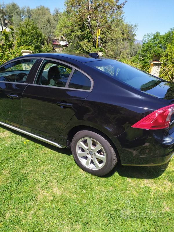 Usata Volvo S60 Kinetic 203 CV (149 kW) 2011 Nero Berlina