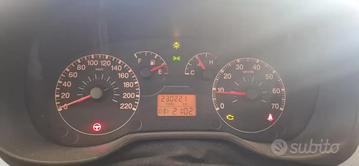 Usata Fiat Grande Punto 90 CV (66 kW) 2006 Grigio Utilitaria