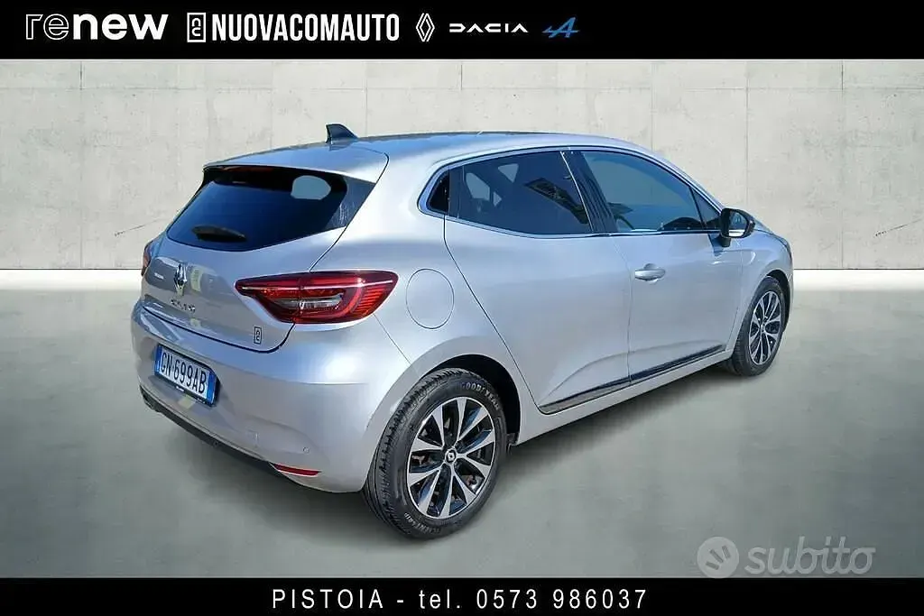 Käytetty Renault Clio V Intens 101 HP (74 kW) 2023 Harmaa Sedan