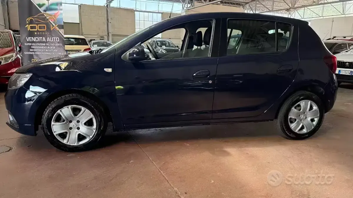 Usata Dacia Sandero Ambiance 90 CV (66 kW) 2017 Rosso Berlina
