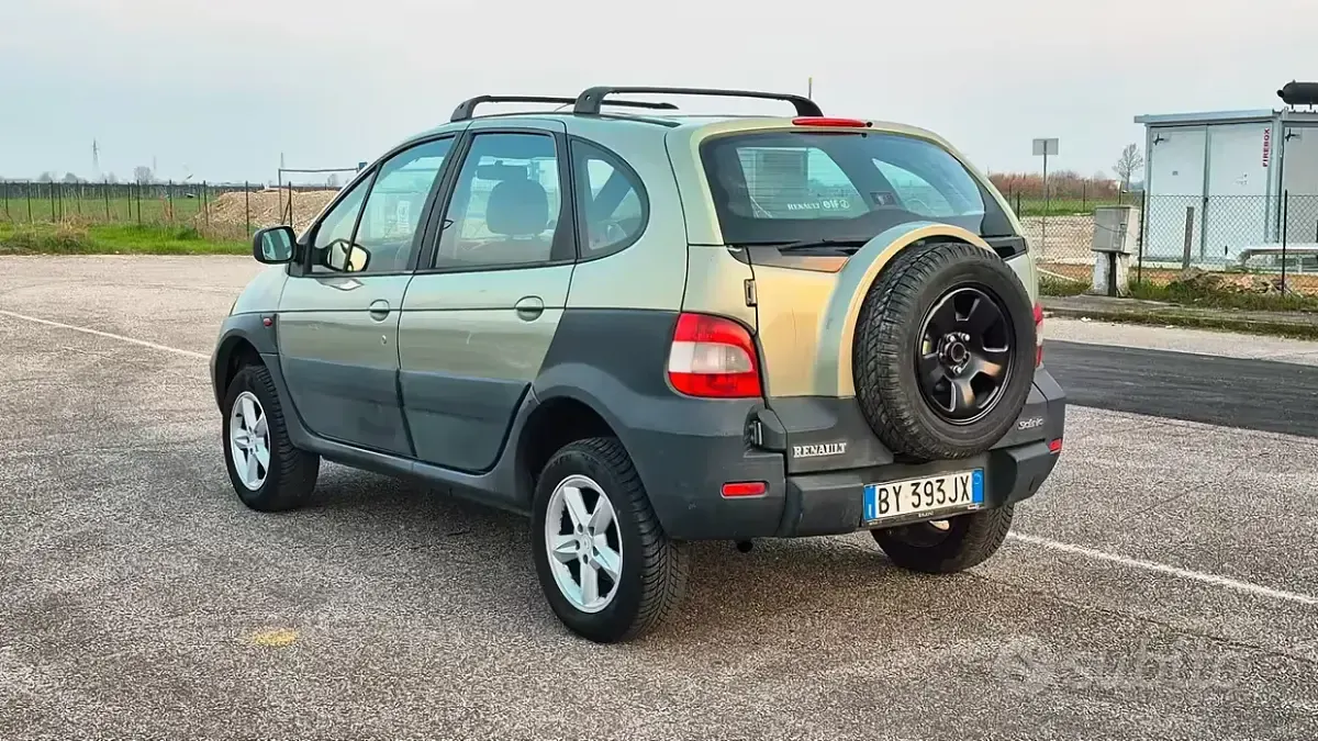 Usata Renault Scénic Expression 102 CV (75 kW) 2002 Verde Monovolume