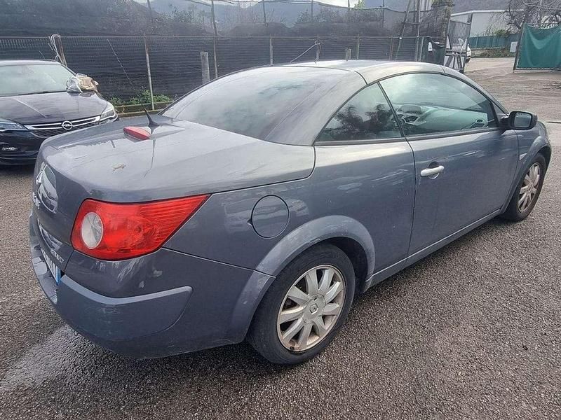Usata Renault Mégane Cabriolet Luxe 131 CV (96 kW) 2007 Grigio scuro Cabrio