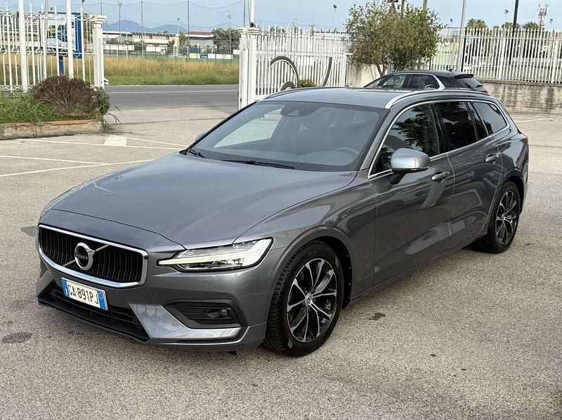 Usata Volvo V60 Momentum 190 CV (139 kW) 2020 Grigio Station wagon