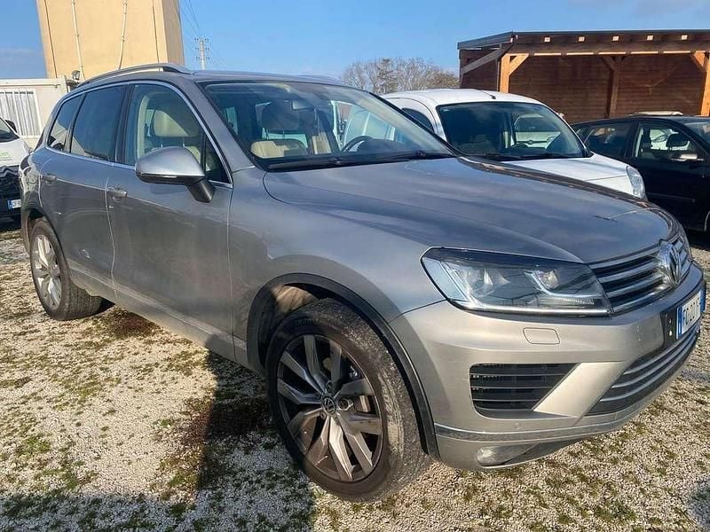Begagnad VW Touareg 204 HK (150 kW) 2015 Grå SUV