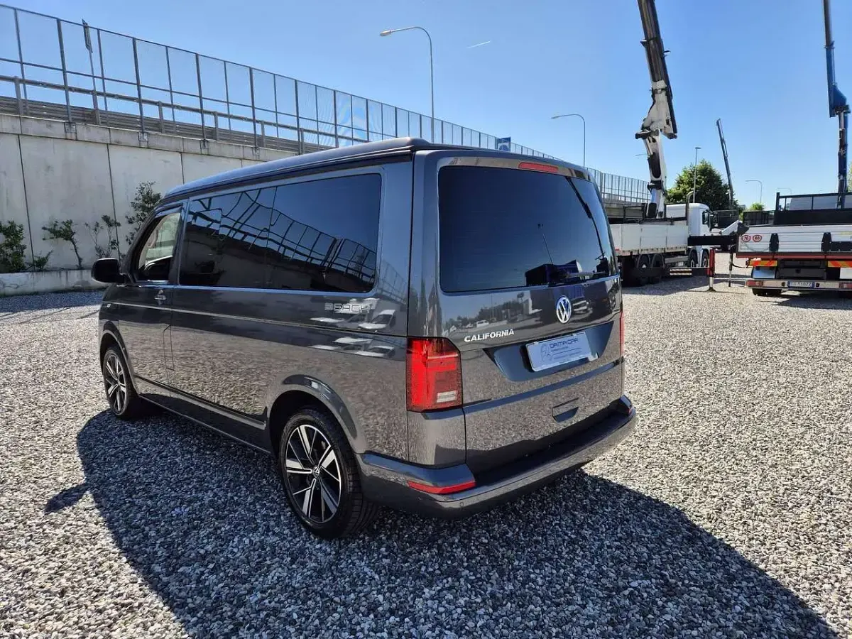 Usata VW California Beach 150 CV (110 kW) 2021 Grigio metalizzato Furgone