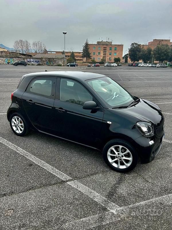 Usata Smart ForFour 71 CV (52 kW) 2018 Nero Utilitaria