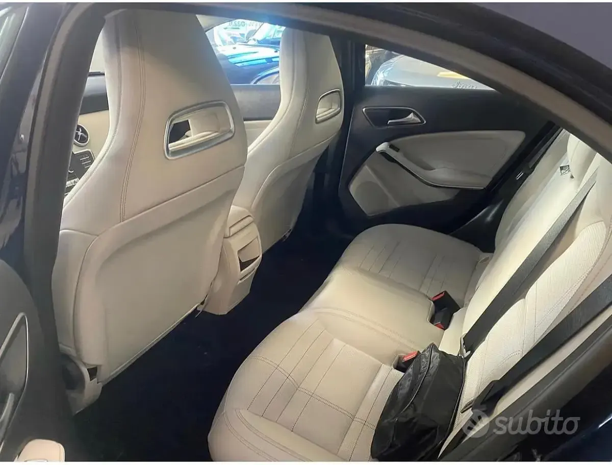 Usata Mercedes A180 109 CV (80 kW) 2016 Blu Utilitaria