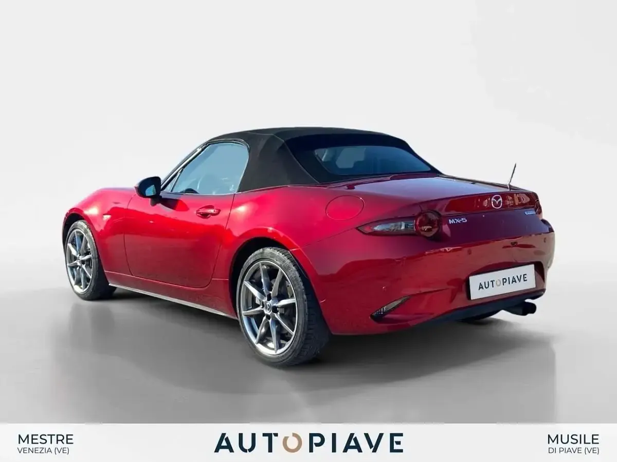 Usata Mazda MX5 Exclusive-Line 184 CV (135 kW) 2023 Rosso Cabrio