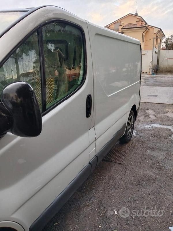 Usata Opel Vivaro 2004 Monovolume