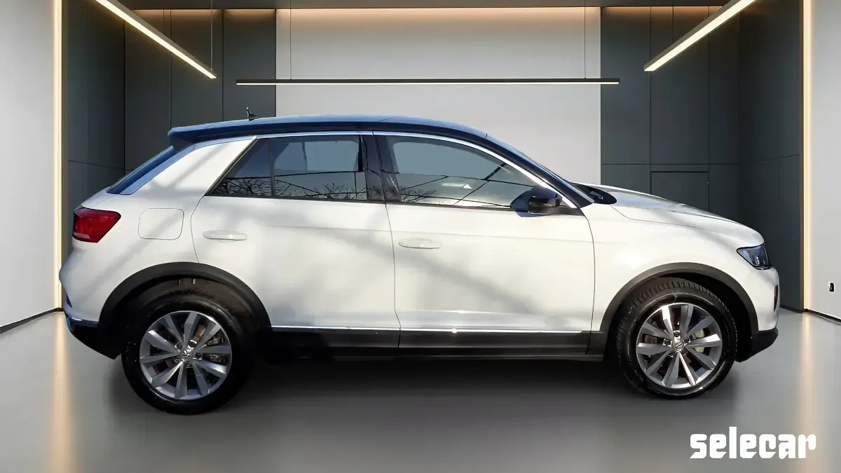 Usata VW T-Roc Business 150 CV (110 kW) 2020 Bianco/tetto nero SUV