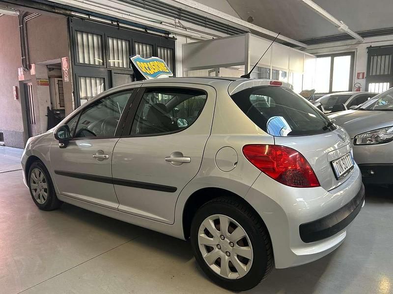 Usata Peugeot 207 95 CV (69 kW) 2008 Argento Berlina