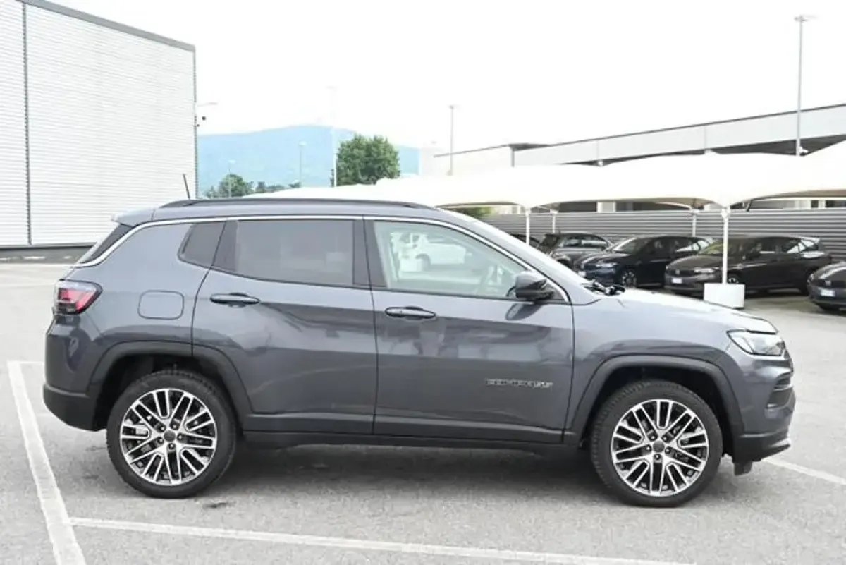 Usata Jeep Compass Limited 131 CV (96 kW) 2022 Grigio SUV