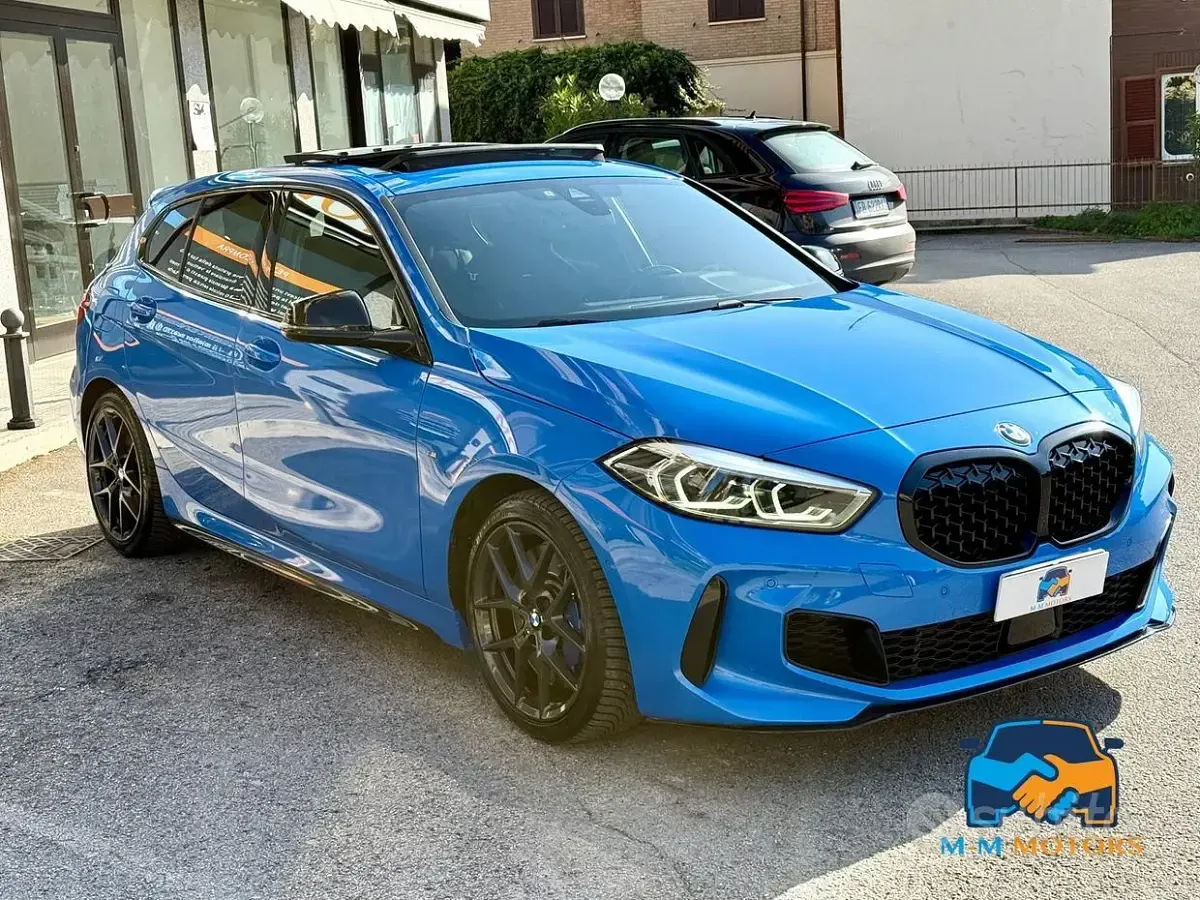 Begagnad BMW M135 Efficient Dynamics 306 HK (225 kW) 2022 Blå Halvkombi