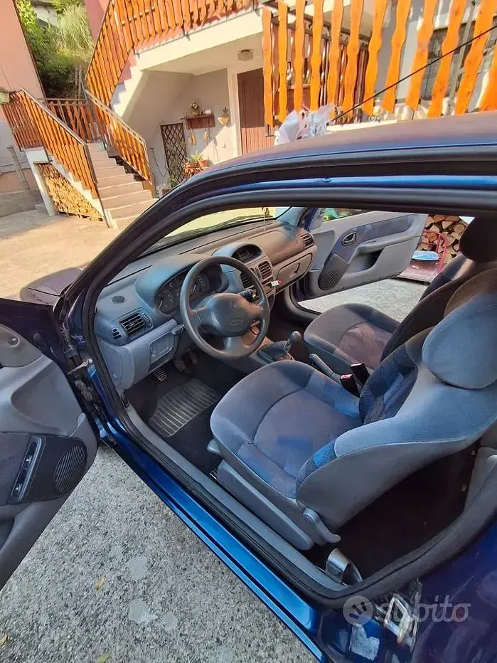 Usata Renault Clio 58 CV (42 kW) 2000 Bluazzurro Berlina