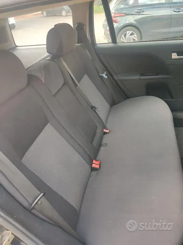Usata Ford Mondeo 132 CV (97 kW) 2003 Nero Station wagon