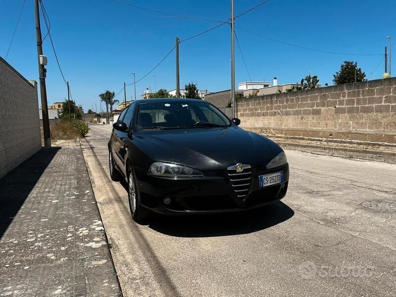 Usata 2005 Alfa Romeo 147 Due volumi | 2000 € (Buon prezzo) - Immagine 1/4