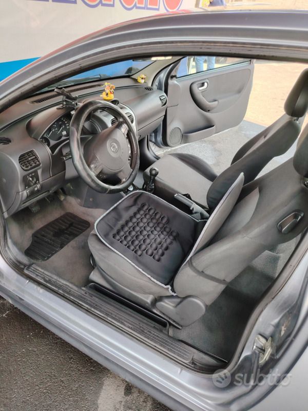 Usata Opel Corsa 58 CV (42 kW) 2006 Grigio Utilitaria