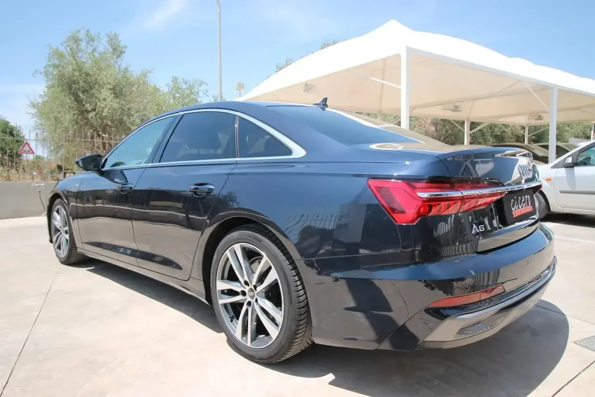 Usata Audi A6 S-Line 204 CV (150 kW) 2024 Blu firmamento metallizzato Berlina