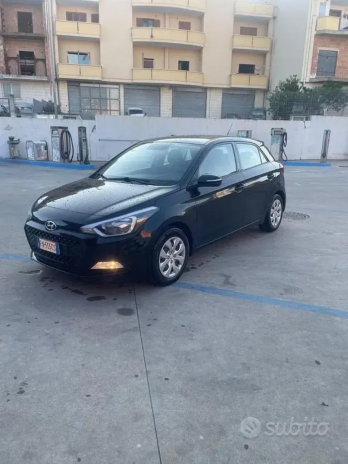 Usata Hyundai i20 Classic 84 CV (61 kW) 2018 Nero Berlina