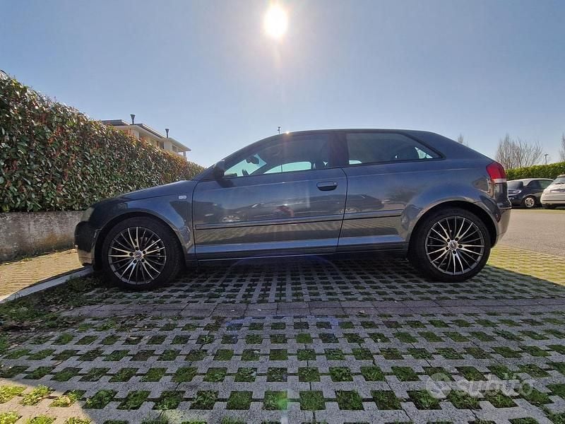 Usata Audi A3 Ambition 140 CV (102 kW) 2004 Grigio Utilitaria