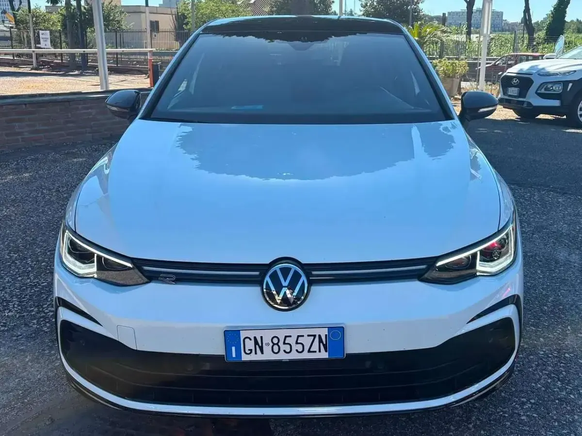 Usata VW Golf VIII R-line 131 CV (96 kW) 2022 Bianco Berlina
