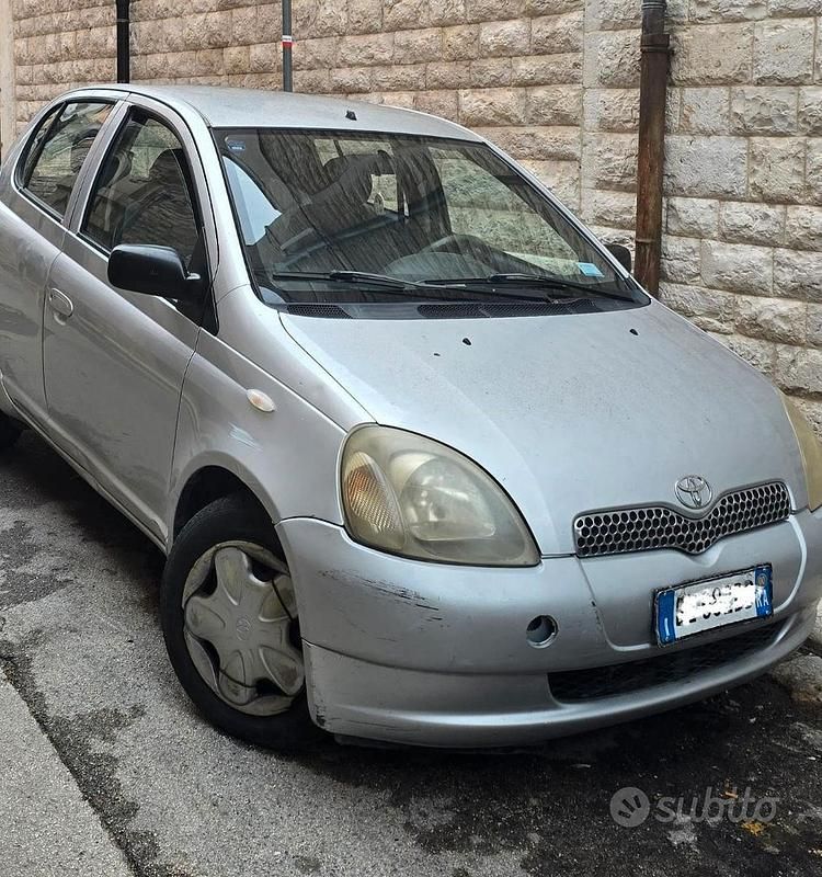 Usata Toyota Yaris 2000 Berlina