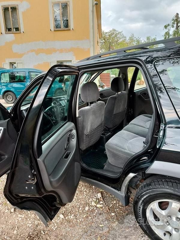 Usata Mazda Tribute 124 CV (91 kW) 2005 Nero SUV