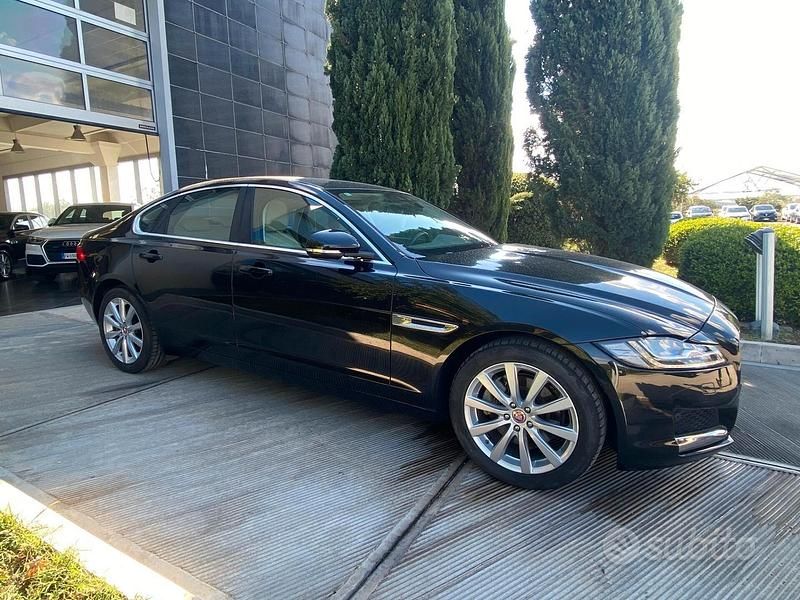 Usata Jaguar XF Business Edition 180 CV (132 kW) 2016 Nero Berlina