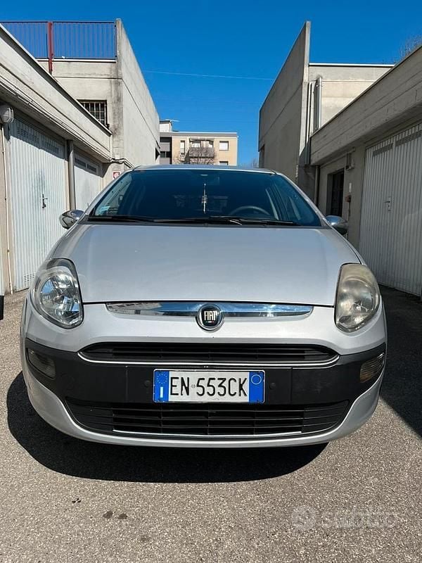 Usata Fiat Punto Evo Dynamic 75 CV (55 kW) 2011 Grigio Utilitaria