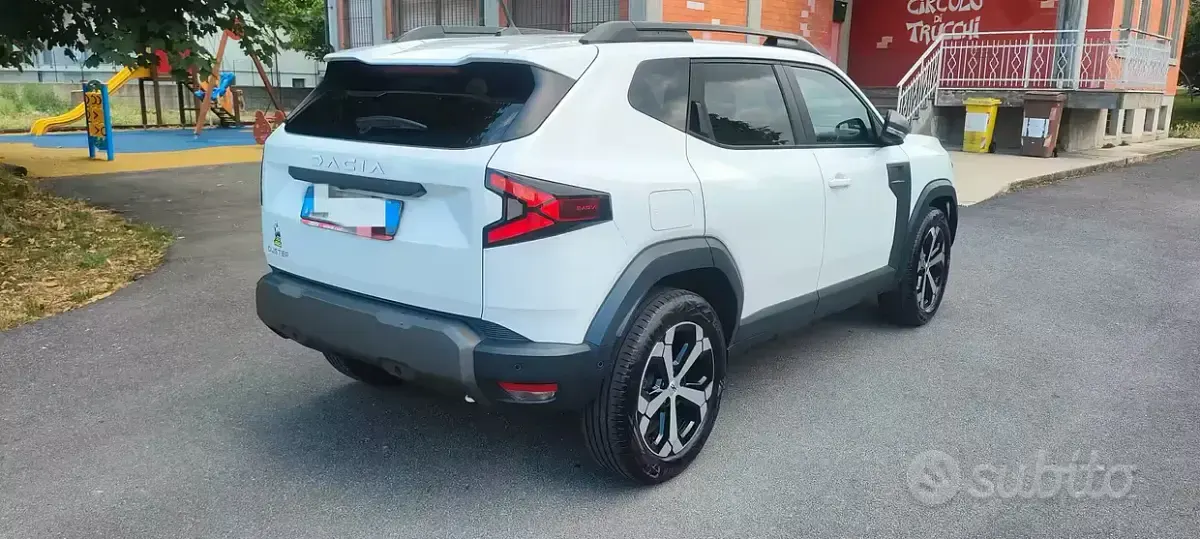 Usata Dacia Duster Journey 101 CV (74 kW) 2024 Bianco SUV