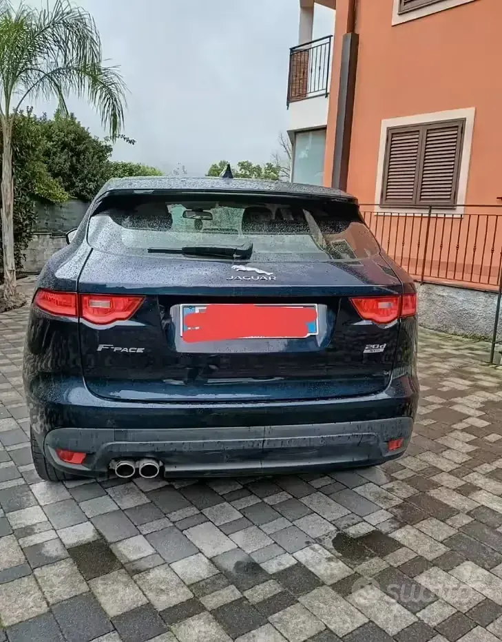 Usata Jaguar F-Pace Prestige 180 CV (132 kW) 2017 Blu SUV