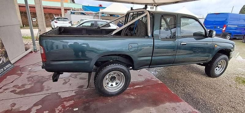 Usata Toyota HiLux 90 CV (66 kW) 2001 Verde Pick-up