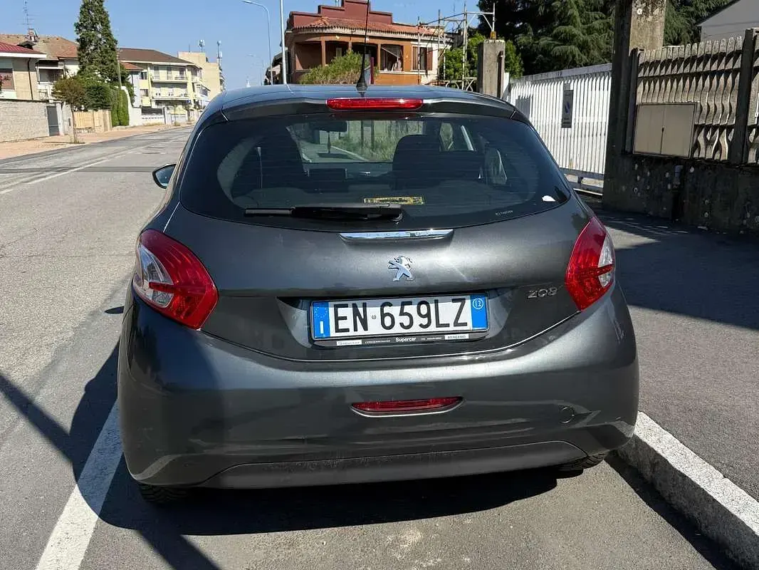 Usata Peugeot 208 Active 82 CV (60 kW) 2012 Grigio Utilitaria