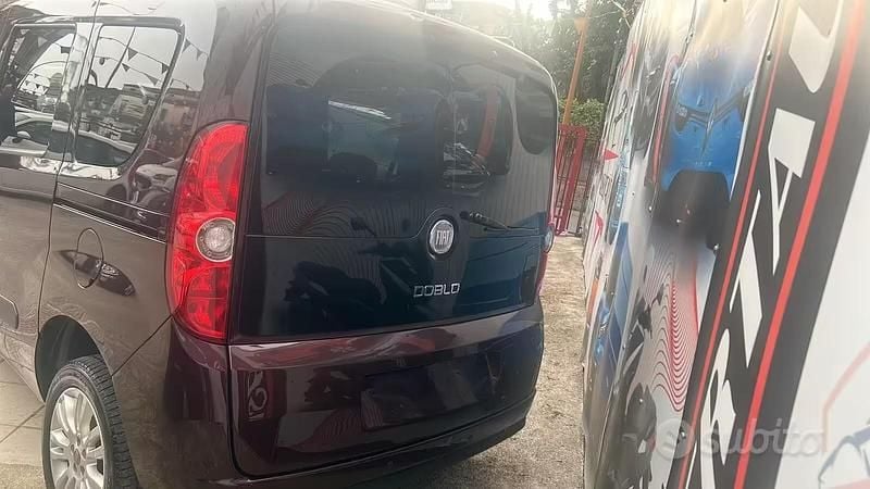 Usata Fiat Doblò Dynamic 120 CV (88 kW) 2014 Viola Monovolume