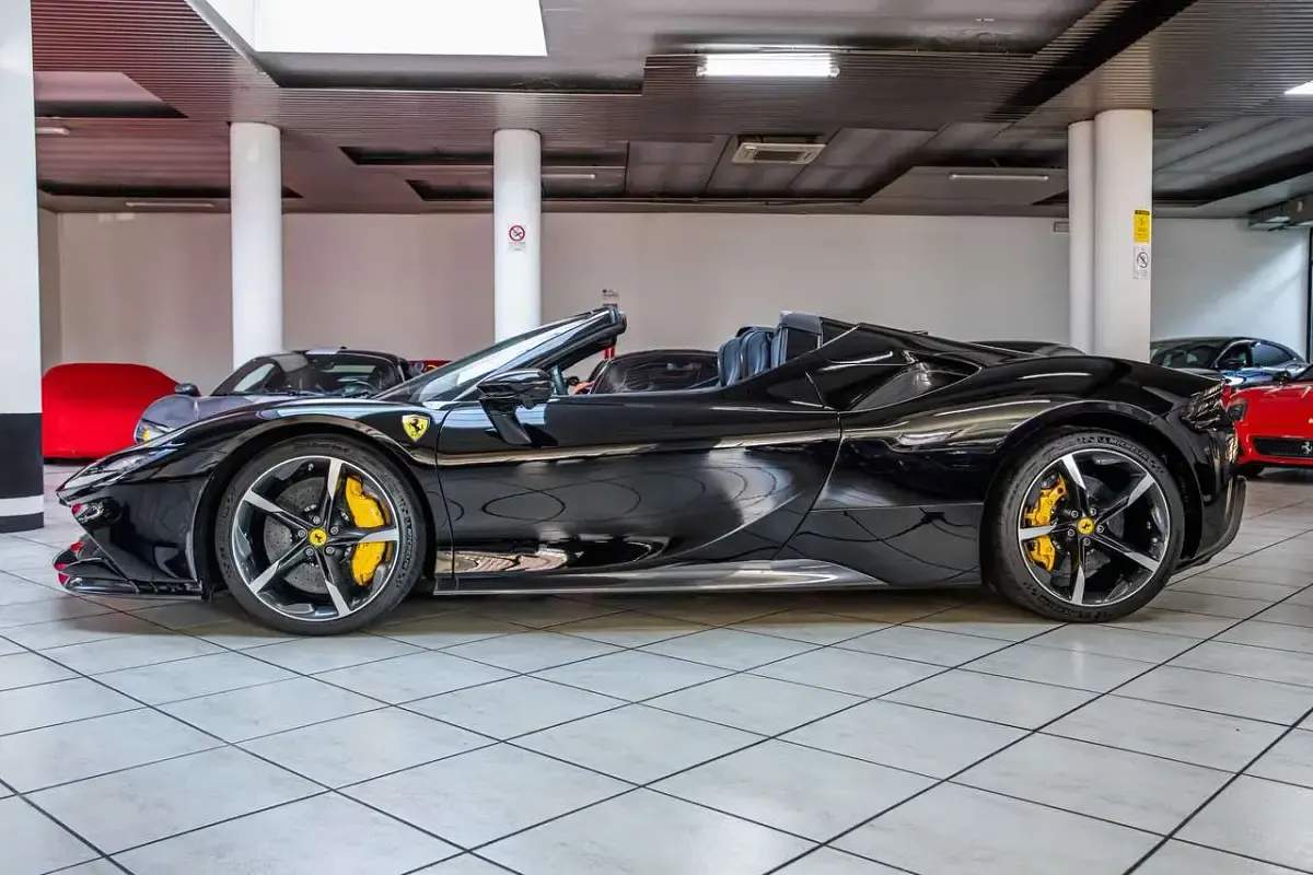 Usata Ferrari SF90 999 CV (734 kW) 2022 Nero Cabrio