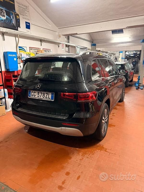 Usata Mercedes GLB200 Business 149 CV (109 kW) 2021 Nero SUV
