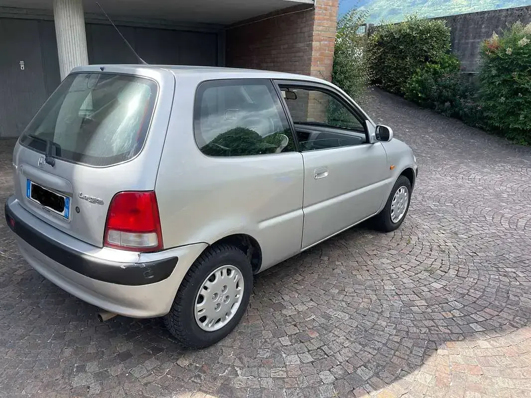 Usata Honda Logo 65 CV (47 kW) 1999 Argento Utilitaria