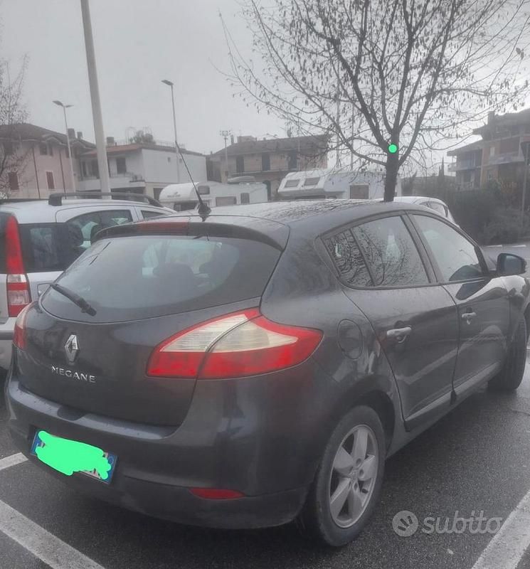 Nero Usata 2010 Renault Mégane Tre volumi | 2900 € - Immagine 1/4