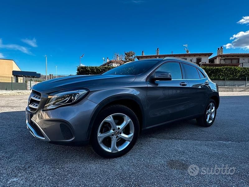 Grigio Usata 2018 Mercedes GLA200 SUV | 19.500 € (Buon prezzo) - Immagine 1/4