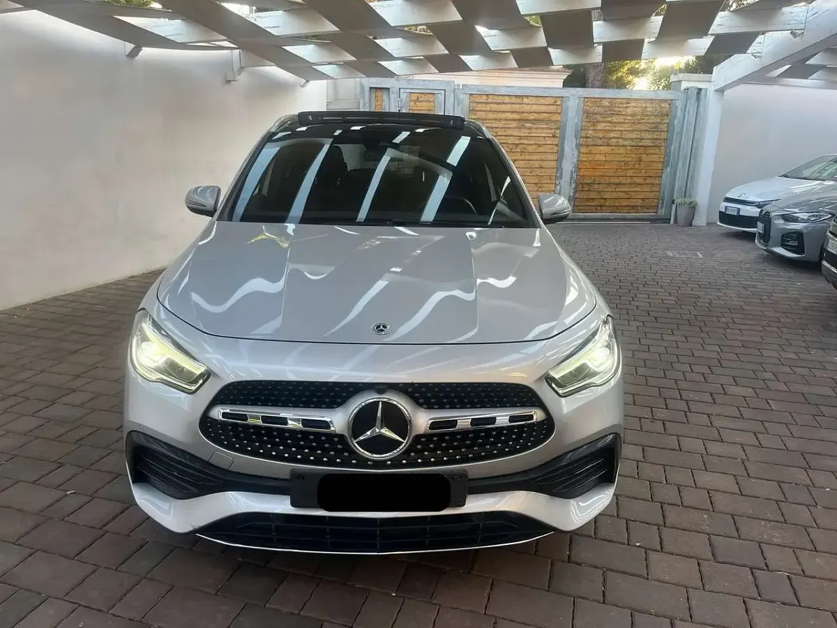 Usata Mercedes GLA200 Premium 150 CV (110 kW) 2021 Argento SUV