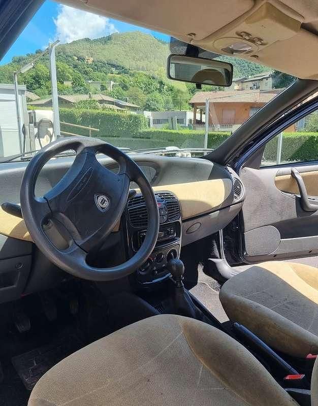 Usata Lancia 2000 60 CV (44 kW) 2001 Blu/azzurro Berlina