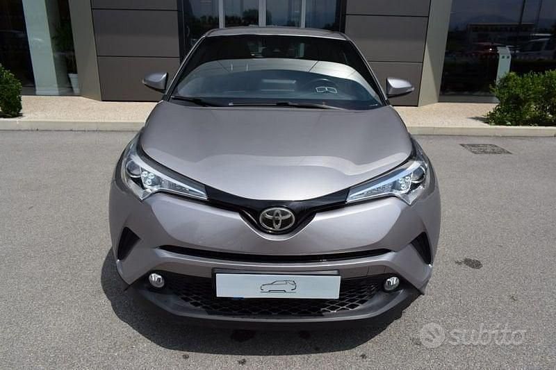 Usata Toyota C-HR Active 116 CV (85 kW) 2017 Grigio SUV