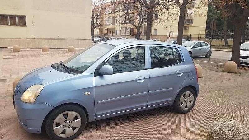 Usata Kia Picanto 75 CV (55 kW) 2005 Blu Utilitaria