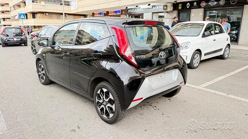 Usata Toyota Aygo Connect Style 72 CV (52 kW) 2021 Nero Utilitaria