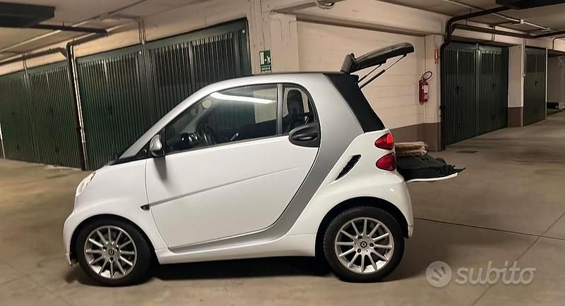 Bianco Usata 2012 Smart ForTwo Cabrio Cabrio | 6000 € (Buon prezzo) - Immagine 1/4
